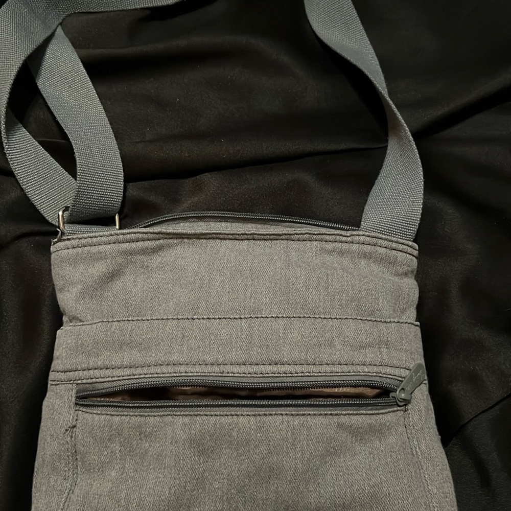 Thirty one gray crossbody. Front and back pockets,
